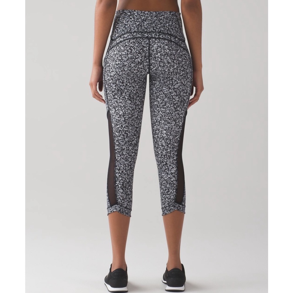 Lululemon Sole Training Crop Daisy Dust Alpine White Black